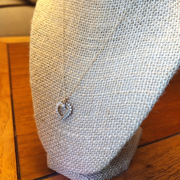 10k Solid Gold Chain With 10k Gold Heart Pendant With Diamonds - Picture 6 of 12